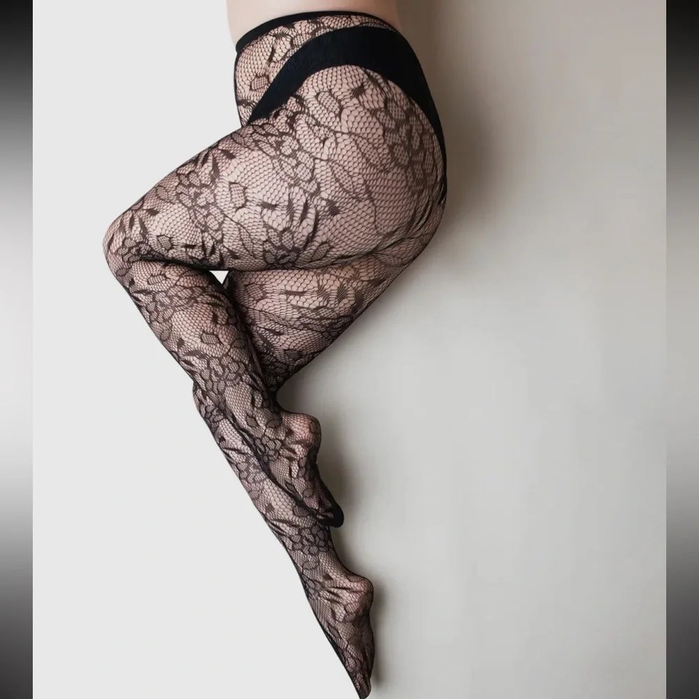 NWT Plus Size Black Floral 🌺 Lace Women's Tights